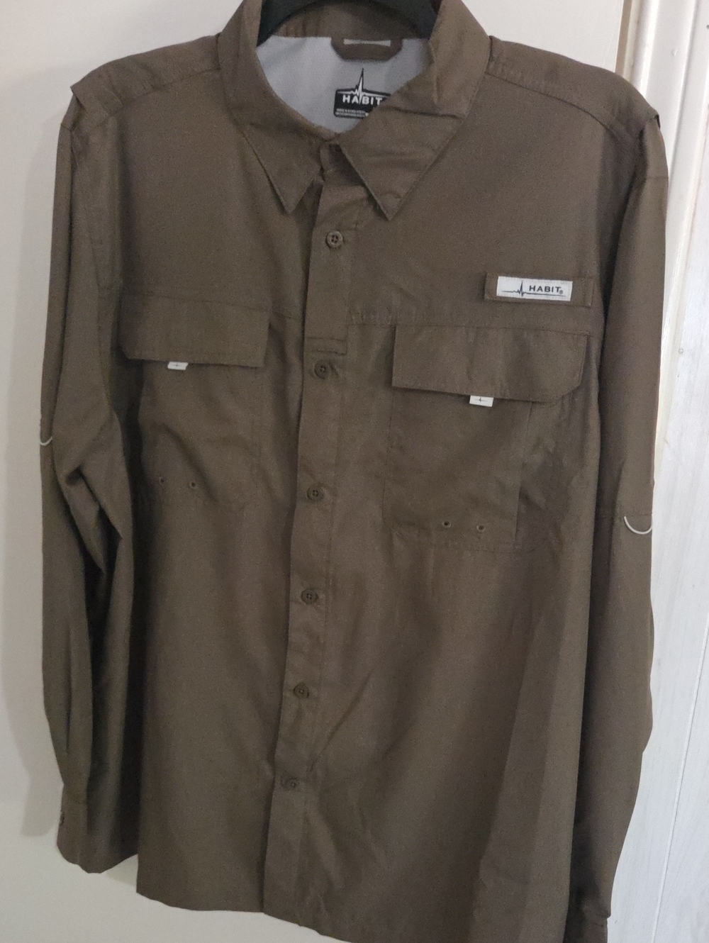 Habit Men's Long-Sleeve Casual Button-Down Shirt in Olive